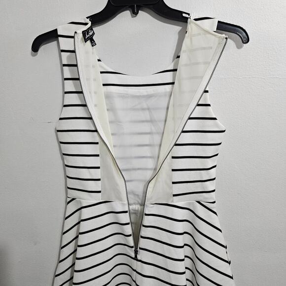 Sam Edelman Fit & Flare Striped Dress Sleeveless Lined White Black Size 8 - Picture 3 of 6